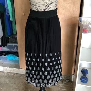 Black and white elegant capsule Jill style skirt